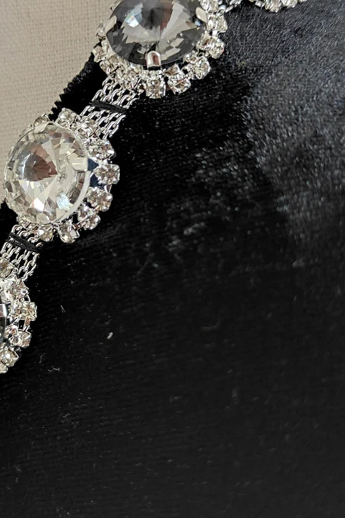 Vestido de noche de terciopelo negro Triquetra