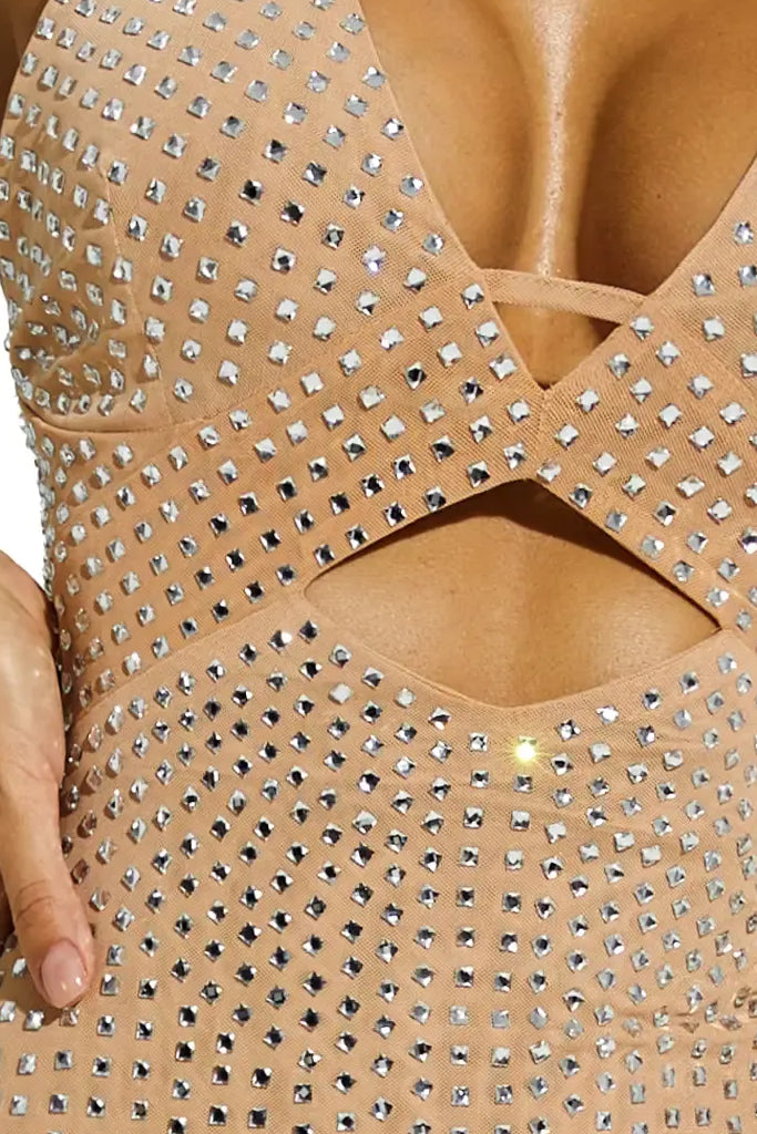 Vestido halter con aberturas y pedrería Enigma