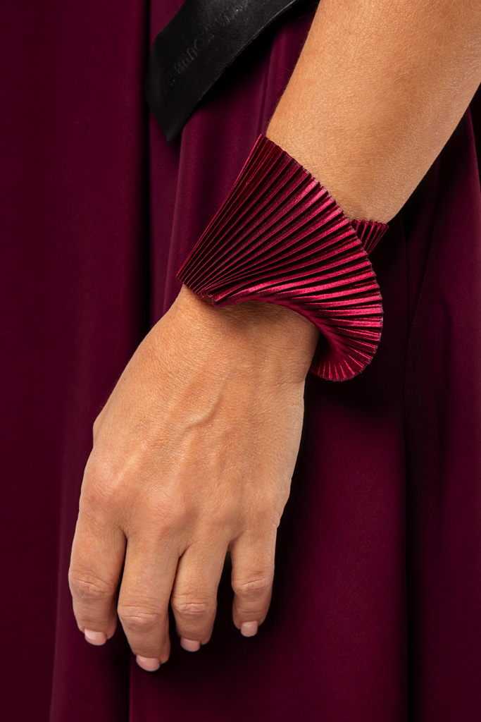 Pulsera de Tela de Conchas con Pliegues