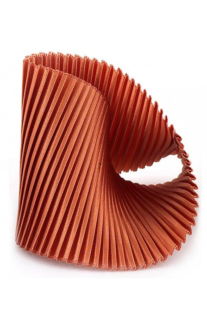 Pulsera de Tela de Conchas con Pliegues