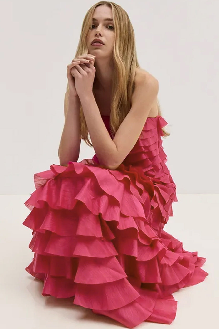 Fleur Στράπλες Μάξι Φούξια Φόρεμα με Βολάν | Βραδινά Φορέματα Evening Dresses | Fleur Layered Ruffled Strapless Maxi Dress
